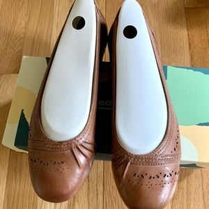 Earth Vista Nova flats, size 10 medium